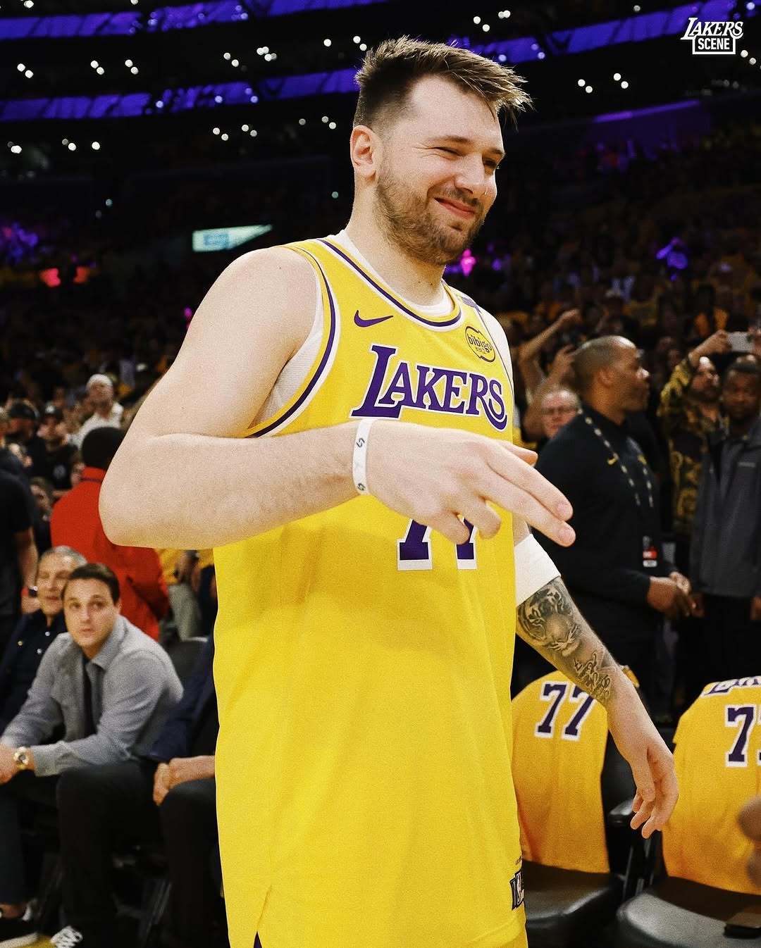 东契奇在巴塞罗那比赛中突破纪录，突破纪录引发热议！